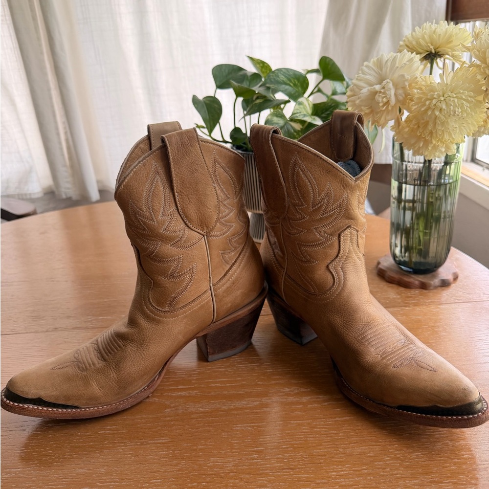 Idyllwind Tan Leather Ankle Booties - Picture 5 of 5